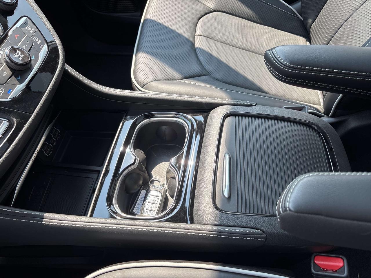 2024 Chrysler Pacifica Premium S Appearance Photo