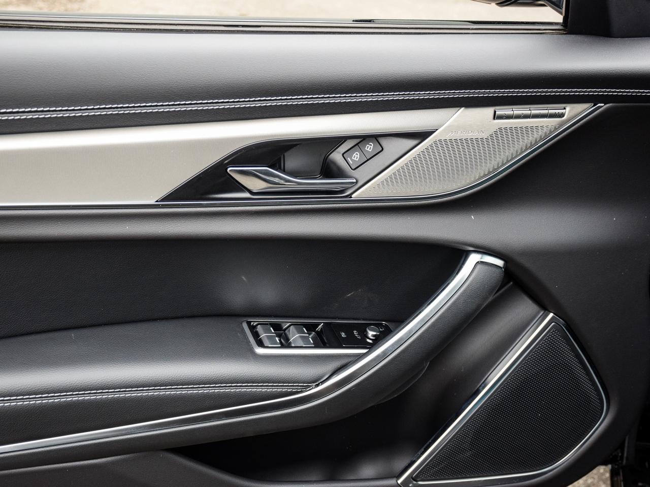 2024 Jaguar XF R-Dynamic SE Photo