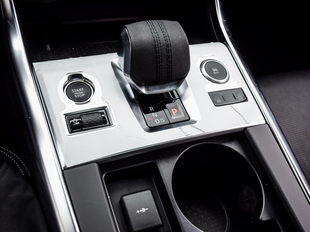 2024 Jaguar XF R-Dynamic SE Photo