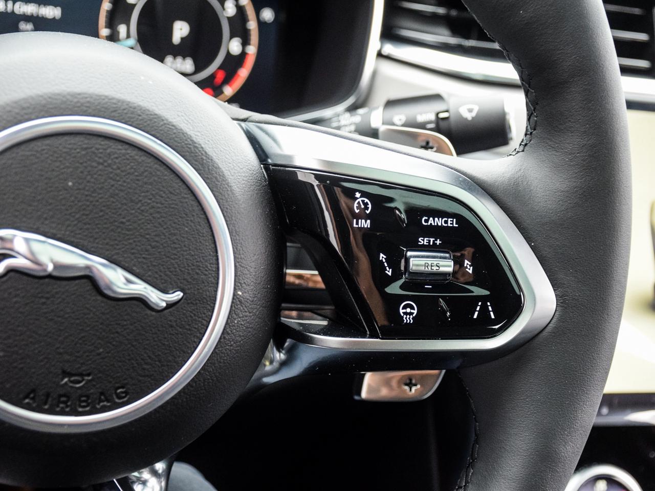 2024 Jaguar XF R-Dynamic SE Photo