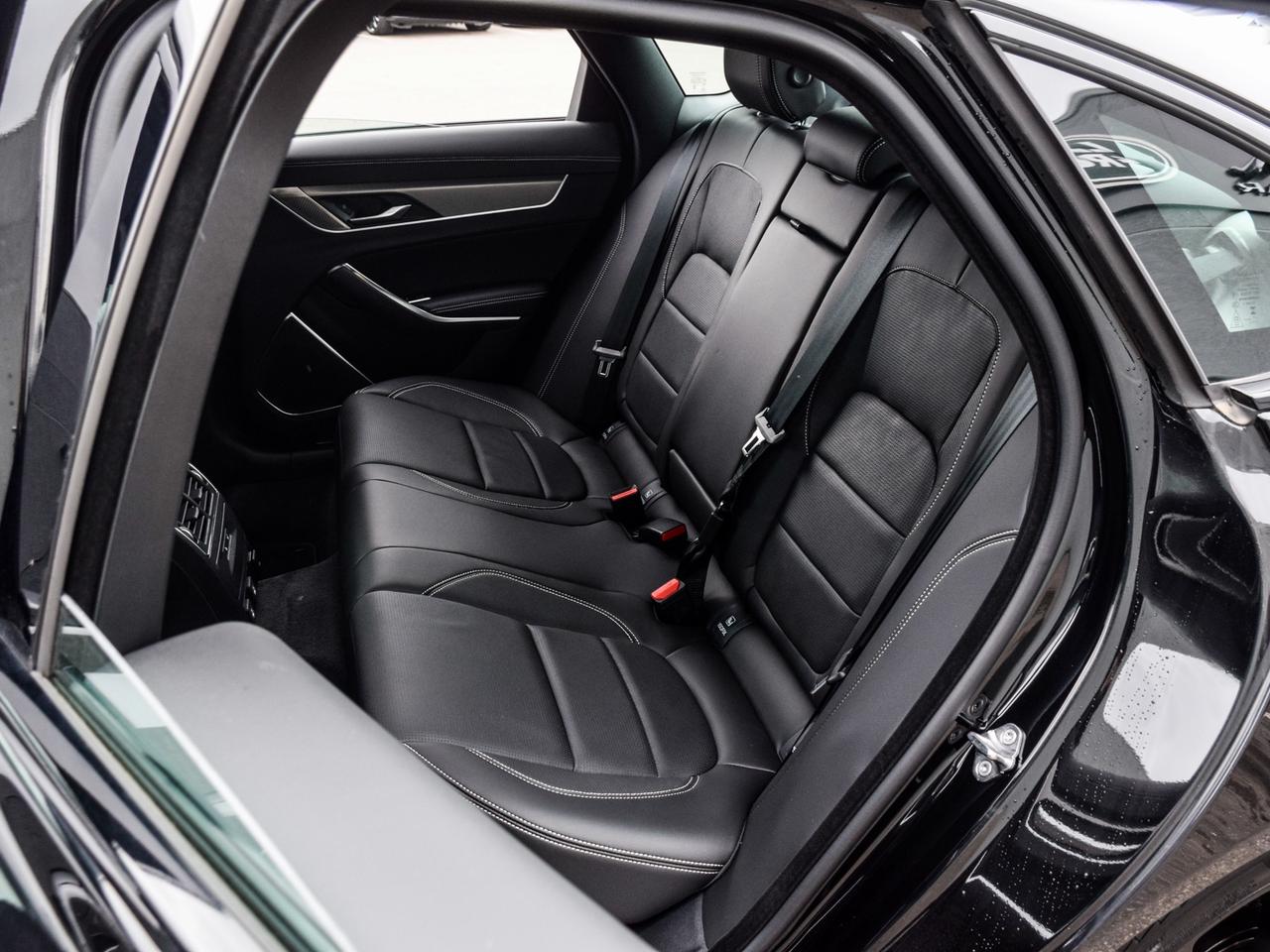 2024 Jaguar XF R-DYNAMIC SE -DYNAMIC SE Photo
