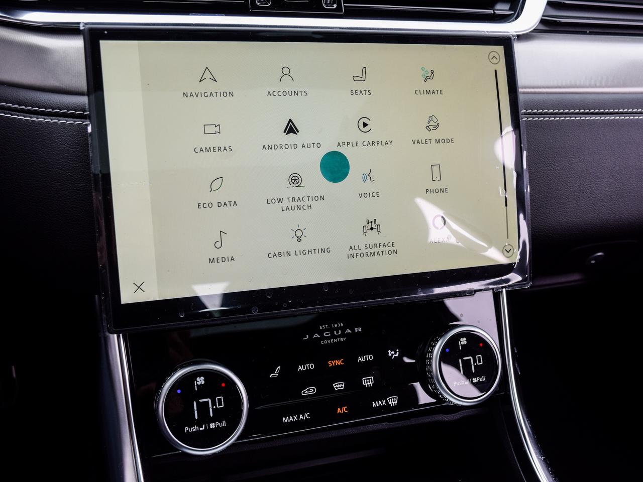2024 Jaguar XF R-DYNAMIC SE -DYNAMIC SE Photo