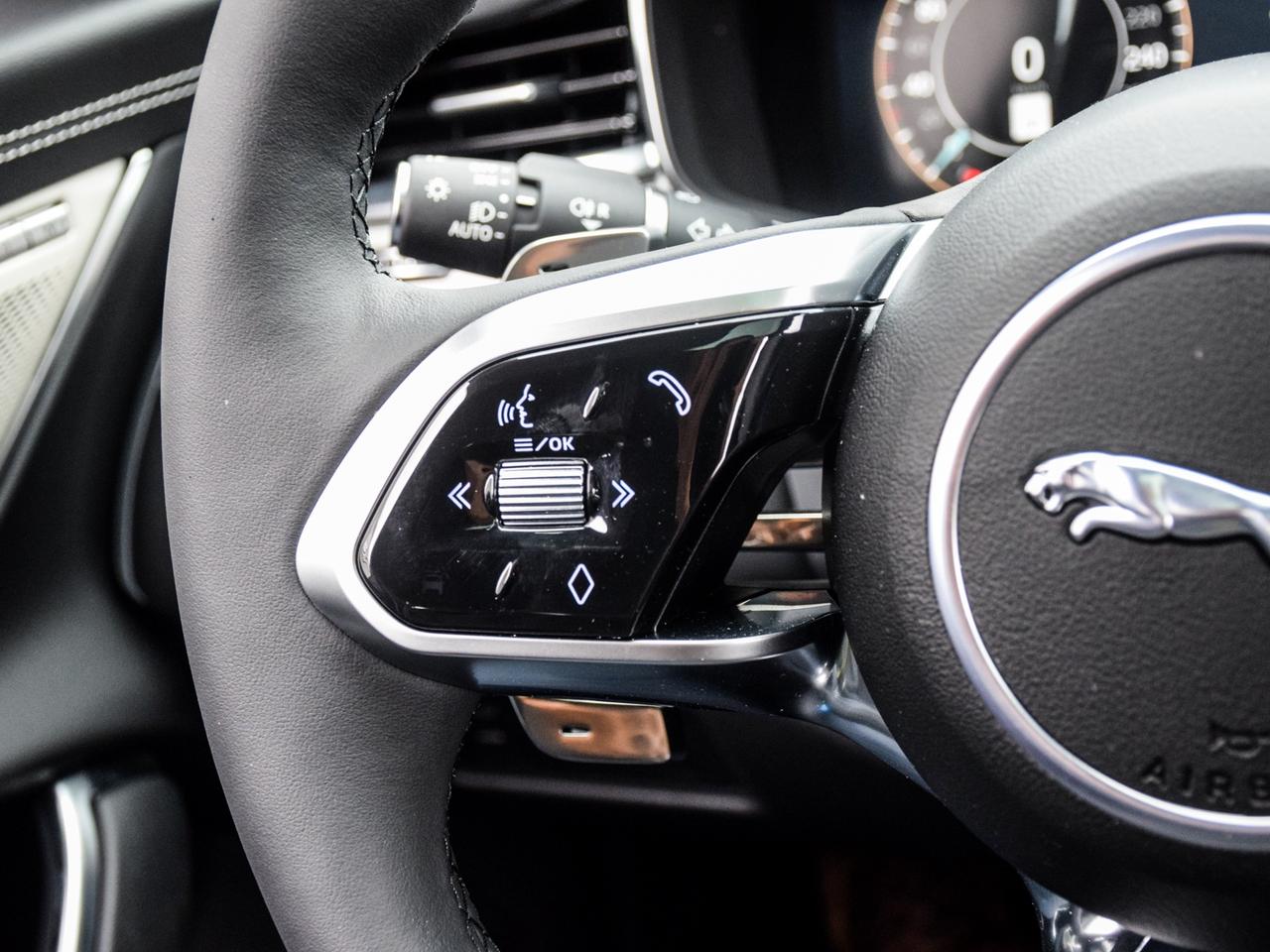2024 Jaguar XF R-DYNAMIC SE -DYNAMIC SE Photo