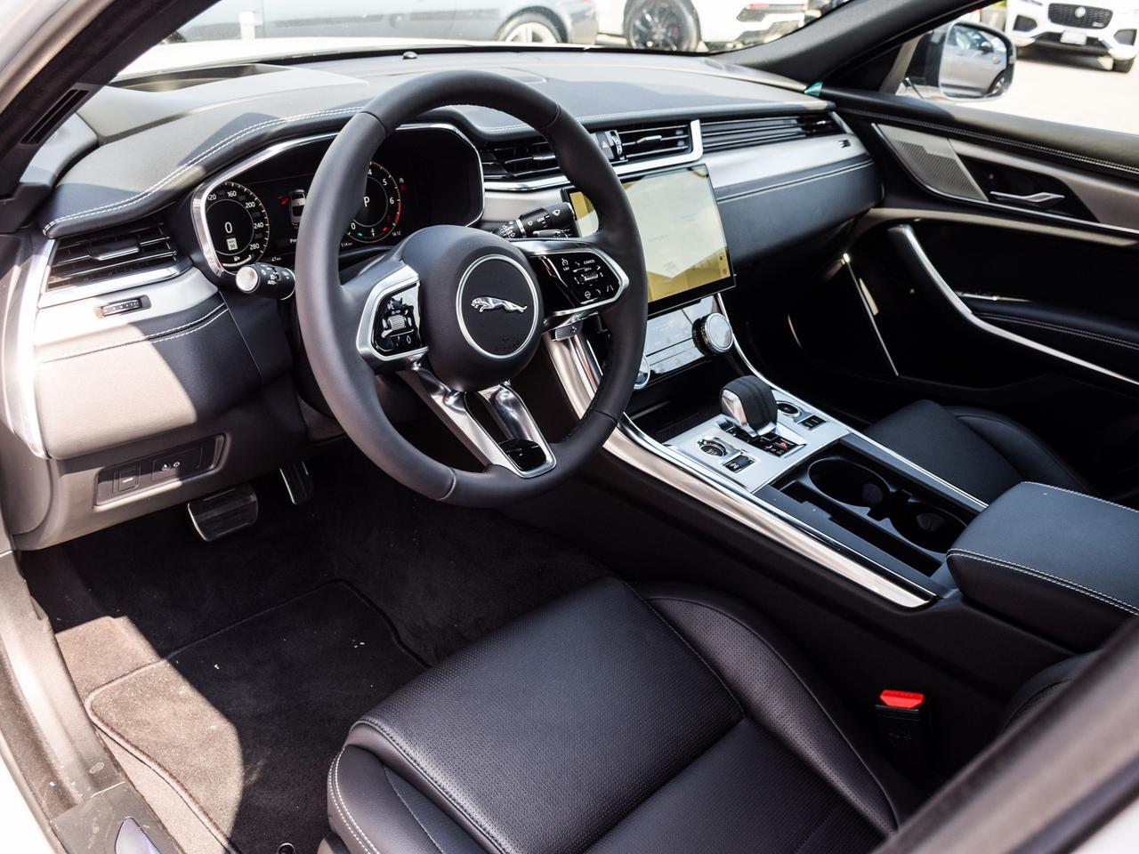 2024 Jaguar XF R-Dynamic SE Photo