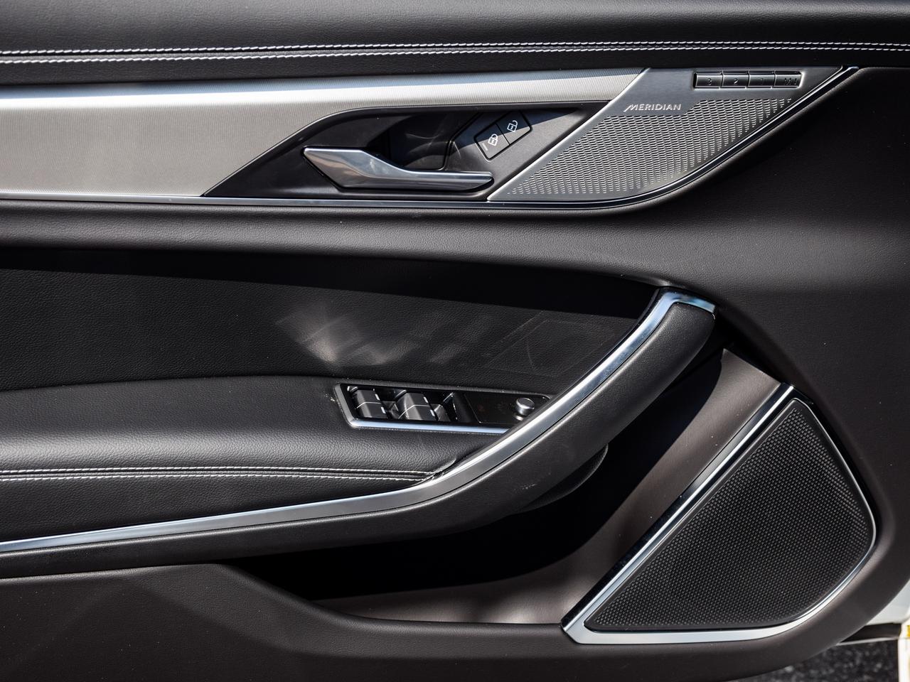 2024 Jaguar XF R-Dynamic SE Photo