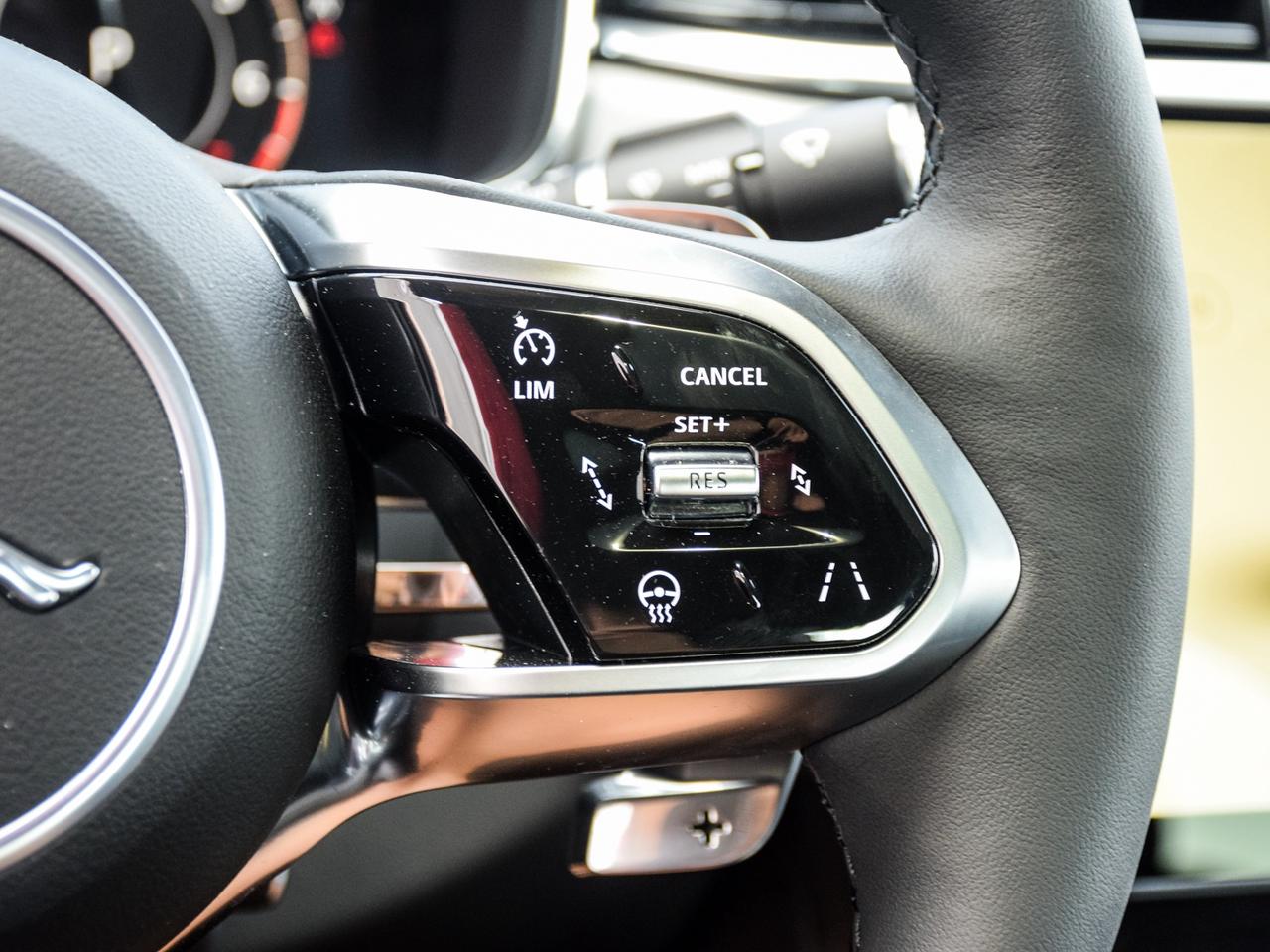 2024 Jaguar XF R-Dynamic SE Photo