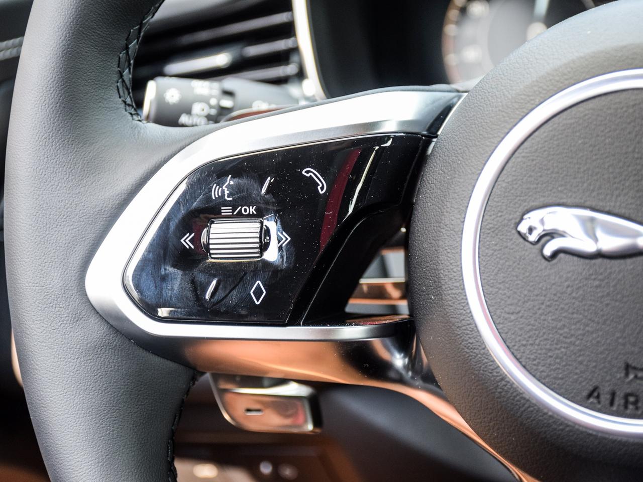 2024 Jaguar XF R-Dynamic SE Photo