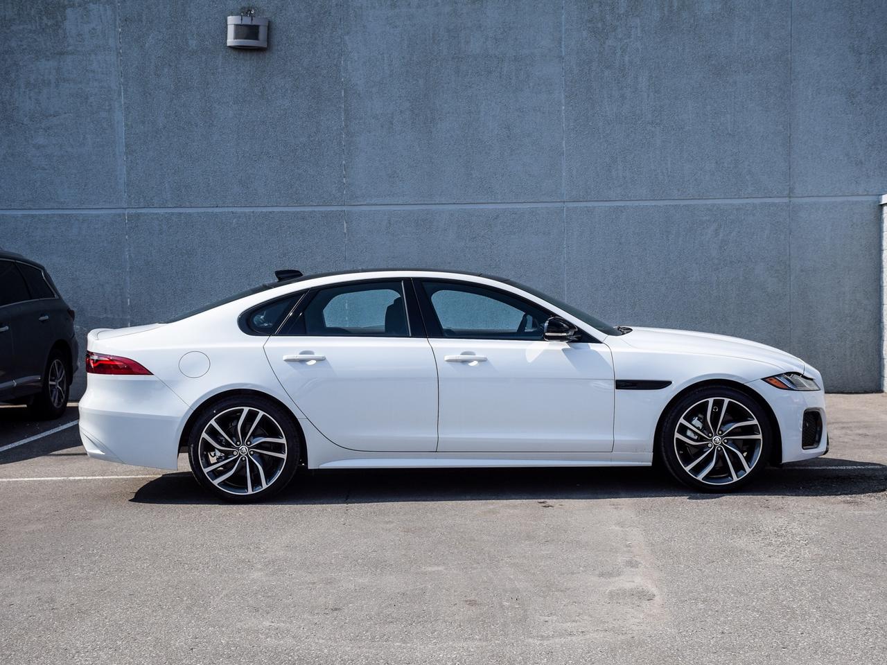2024 Jaguar XF R-DYNAMIC SE -DYNAMIC SE Photo2