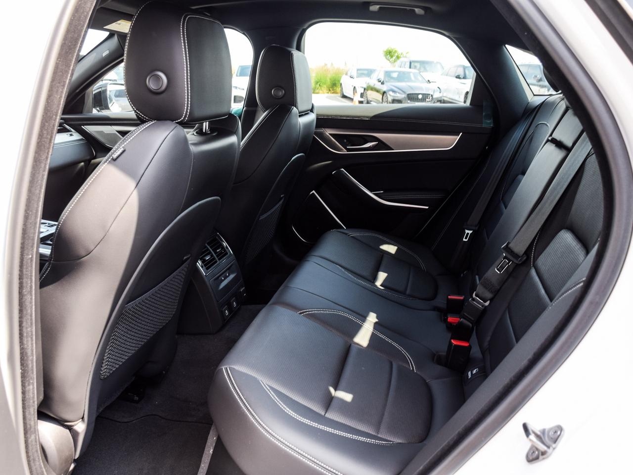2024 Jaguar XF R-DYNAMIC SE -DYNAMIC SE Photo
