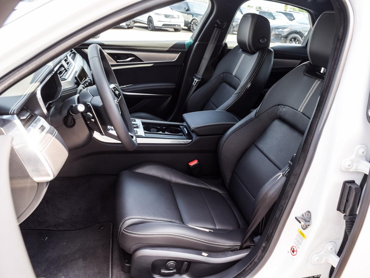 2024 Jaguar XF R-DYNAMIC SE -DYNAMIC SE Photo