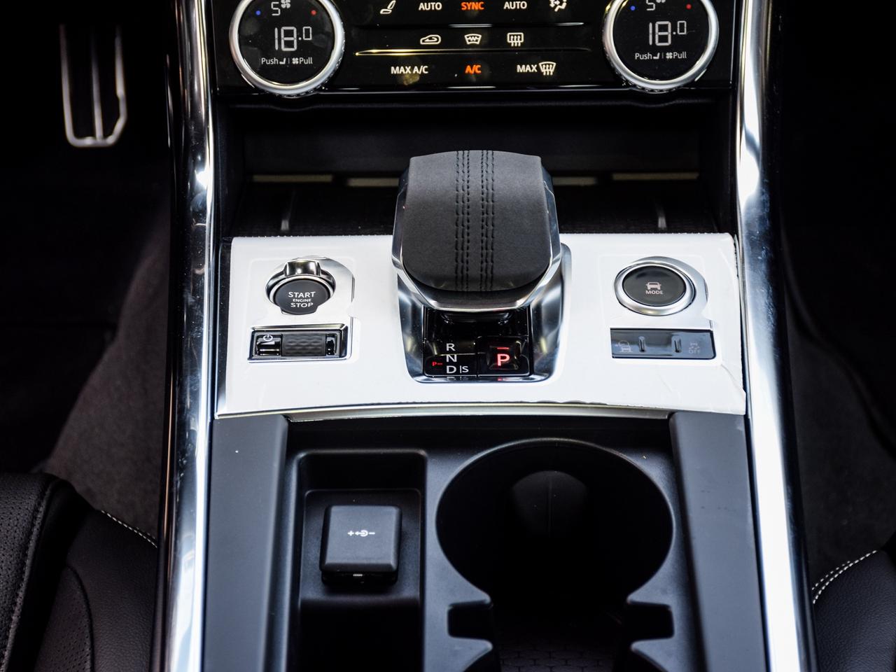 2024 Jaguar XF R-DYNAMIC SE -DYNAMIC SE Photo