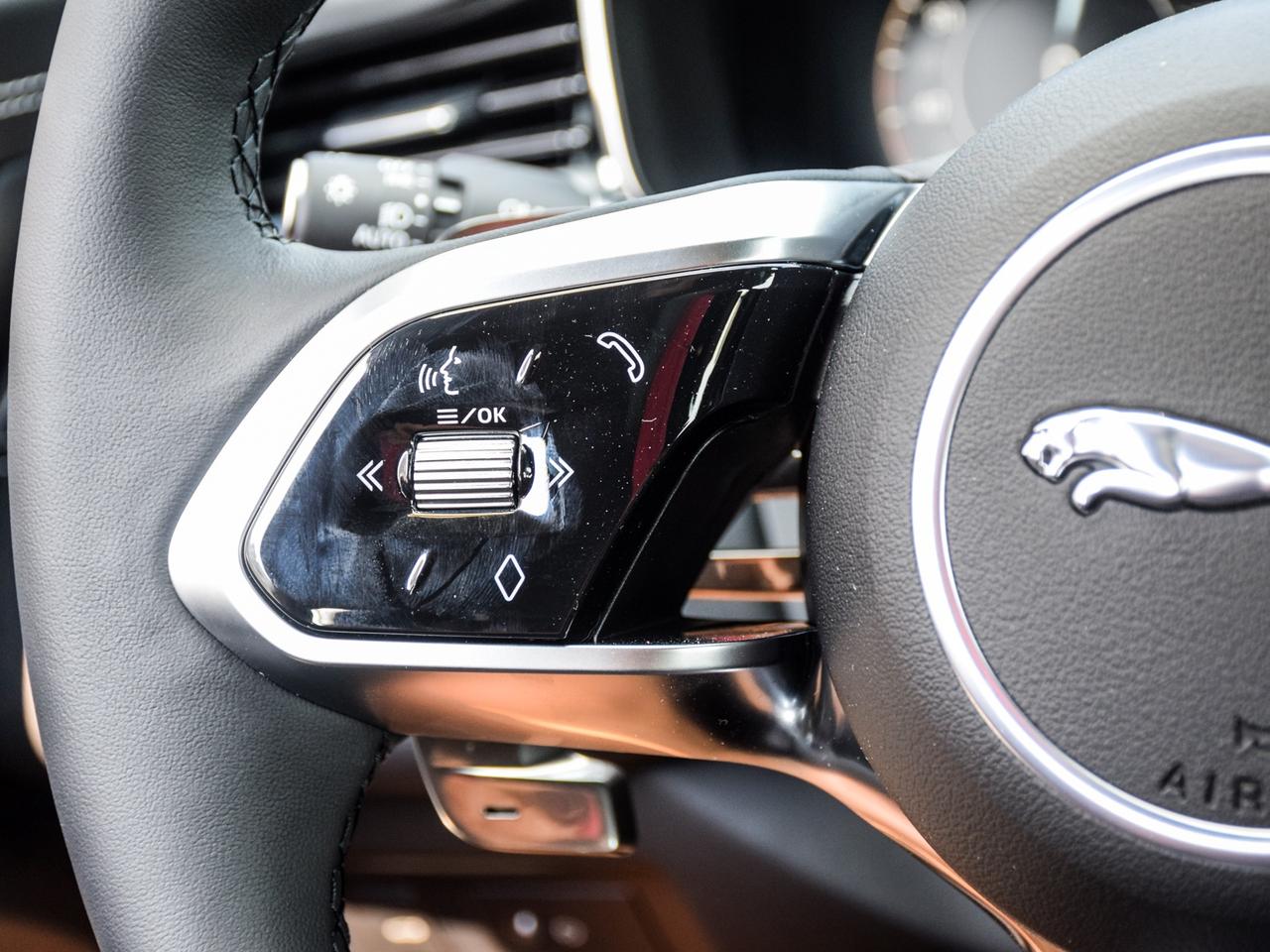 2024 Jaguar XF R-DYNAMIC SE -DYNAMIC SE Photo