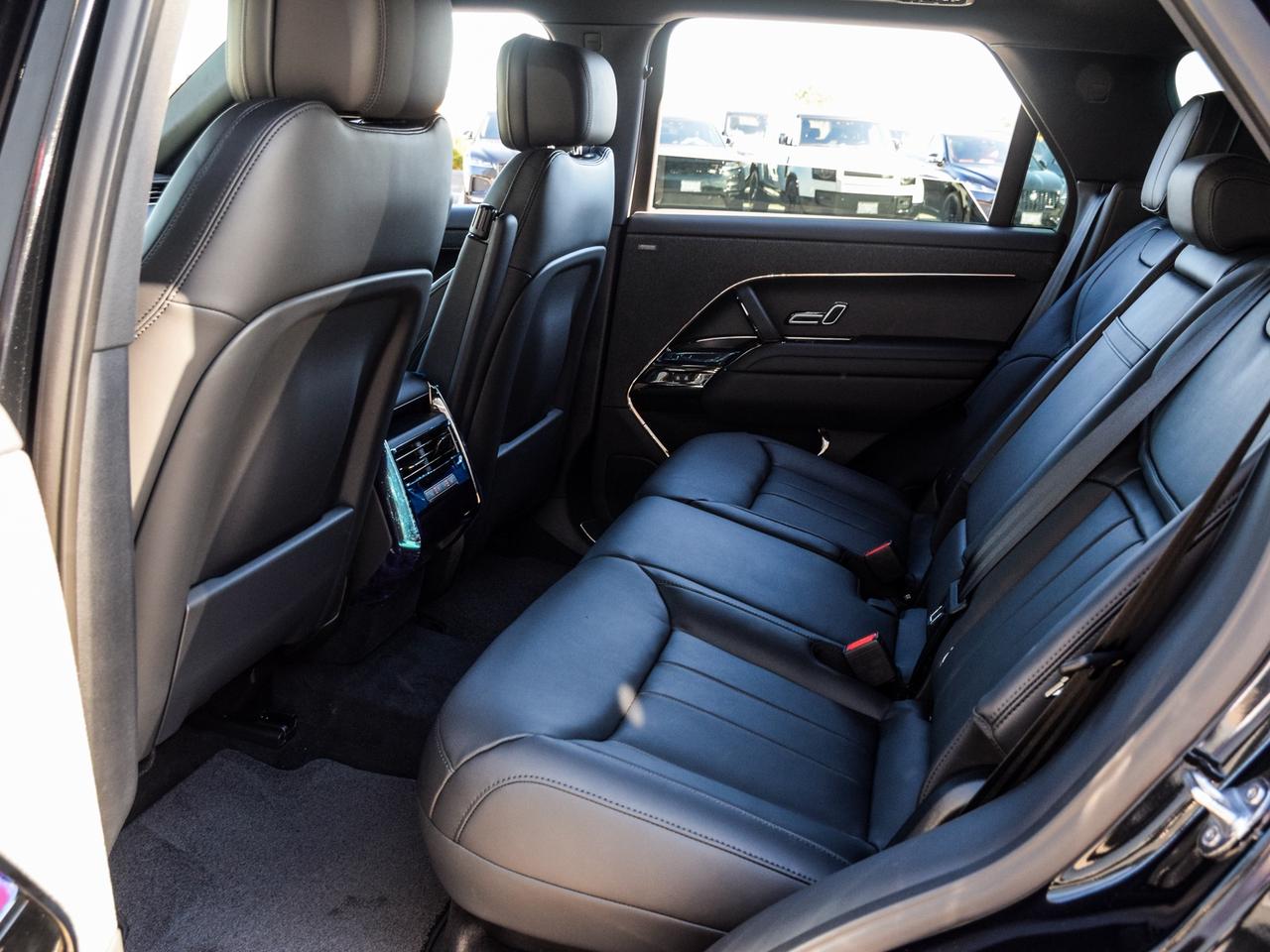 2025 Land Rover Range Rover Sport Dynamic SE Photo