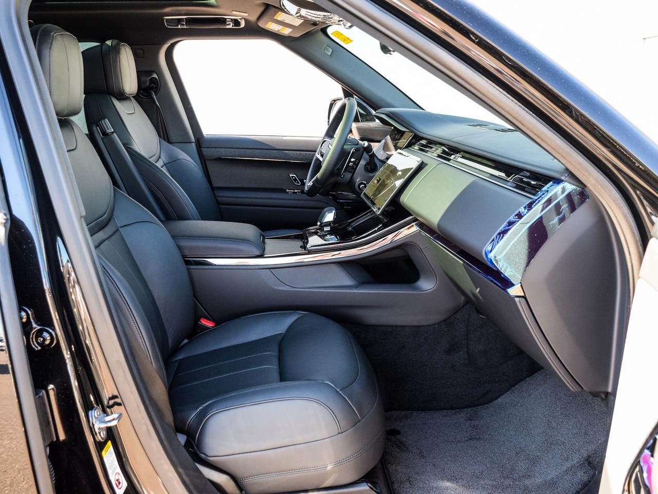 2025 Land Rover Range Rover Sport Dynamic SE Photo