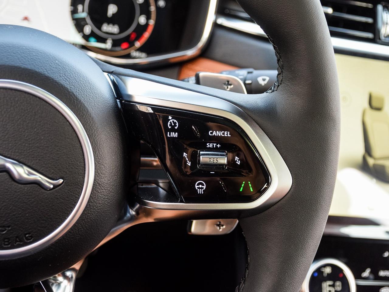 2024 Jaguar XF R-Dynamic SE Photo