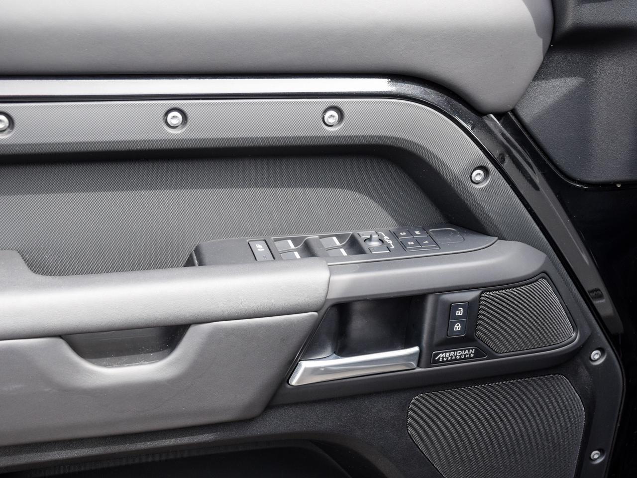 2025 Land Rover Defender X-Dynamic SE Photo