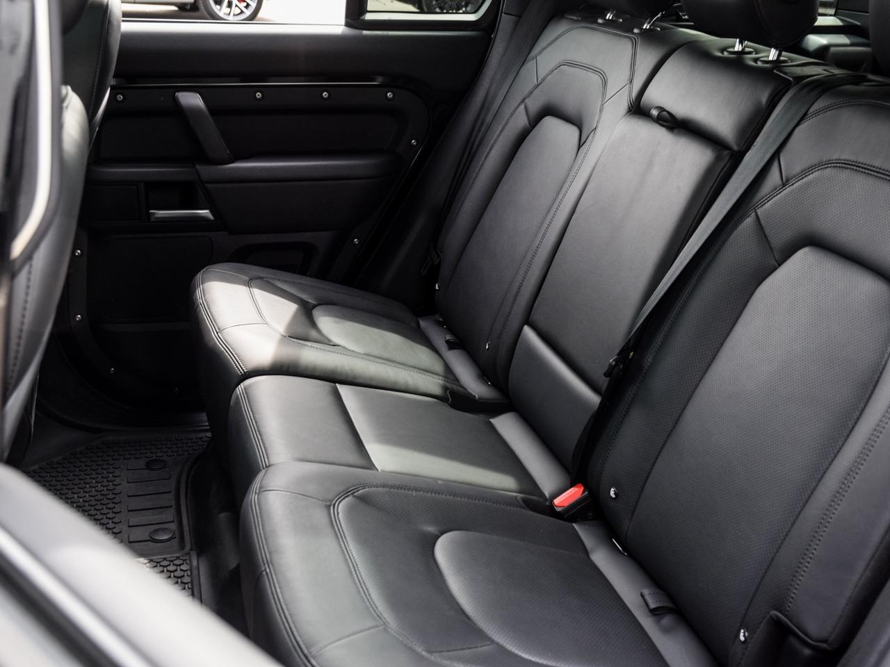 2025 Land Rover Defender X-Dynamic SE Photo