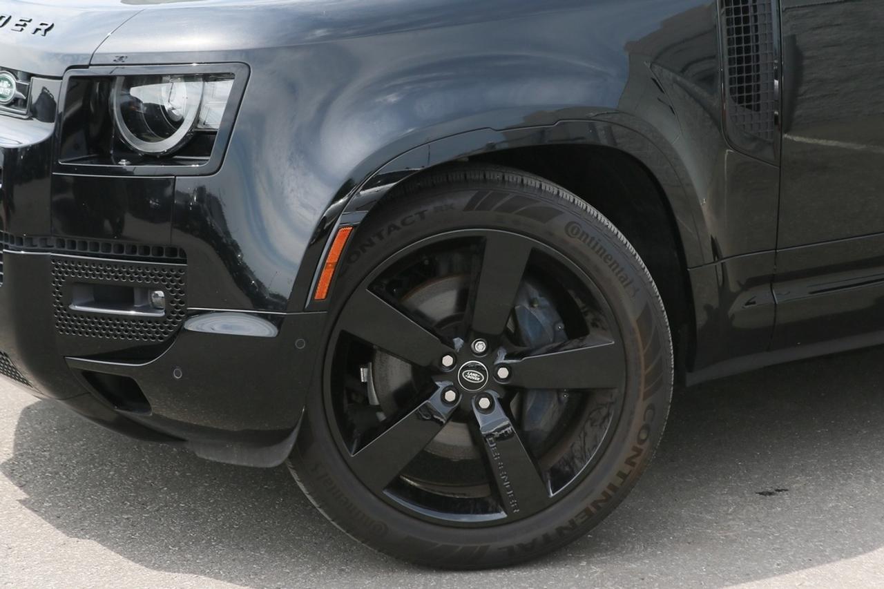 2025 Land Rover Defender X 395 HP MILD HYBRID   22 GLOSS BLACK WHEELS   AIR SUSPENSION   PREMIUM INTERIOR   HEAD-UP DISPLAY Photo
