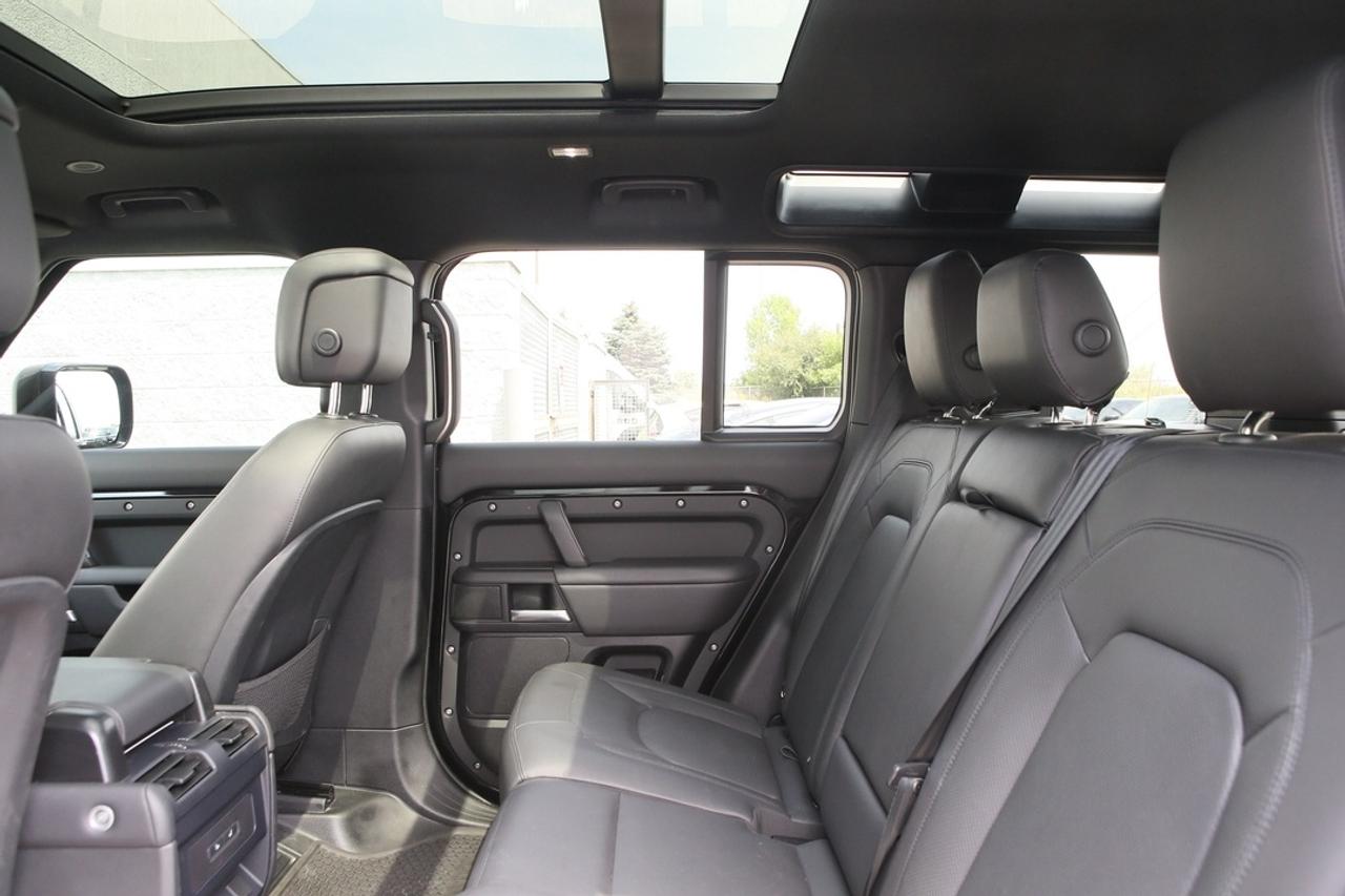 2025 Land Rover Defender X 395 HP MILD HYBRID   22 GLOSS BLACK WHEELS   AIR SUSPENSION   PREMIUM INTERIOR   HEAD-UP DISPLAY Photo