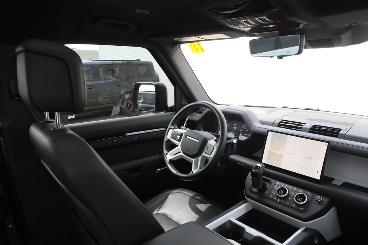 2025 Land Rover Defender X 395 HP MILD HYBRID   22 GLOSS BLACK WHEELS   AIR SUSPENSION   PREMIUM INTERIOR   HEAD-UP DISPLAY Photo