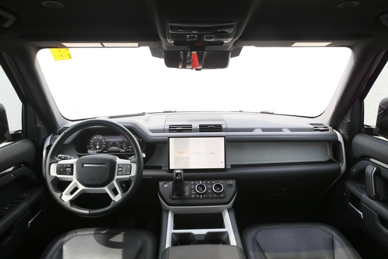 2025 Land Rover Defender X 395 HP MILD HYBRID   22 GLOSS BLACK WHEELS   AIR SUSPENSION   PREMIUM INTERIOR   HEAD-UP DISPLAY Photo