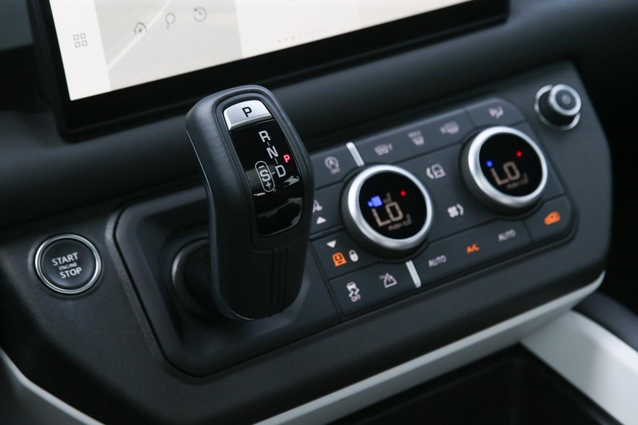 2025 Land Rover Defender X 395 HP MILD HYBRID   22 GLOSS BLACK WHEELS   AIR SUSPENSION   PREMIUM INTERIOR   HEAD-UP DISPLAY Photo