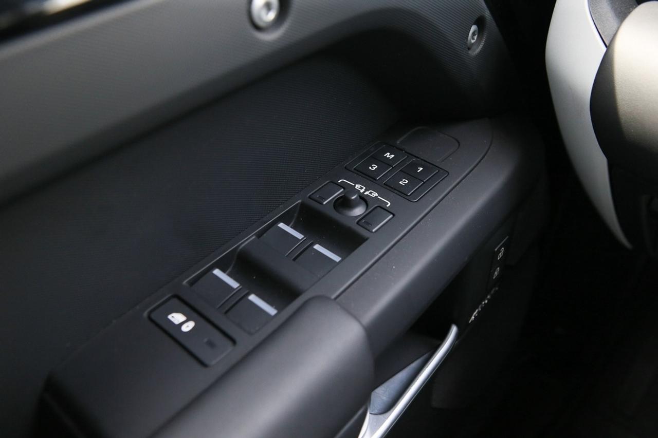 2025 Land Rover Defender X 395 HP MILD HYBRID   22 GLOSS BLACK WHEELS   AIR SUSPENSION   PREMIUM INTERIOR   HEAD-UP DISPLAY Photo