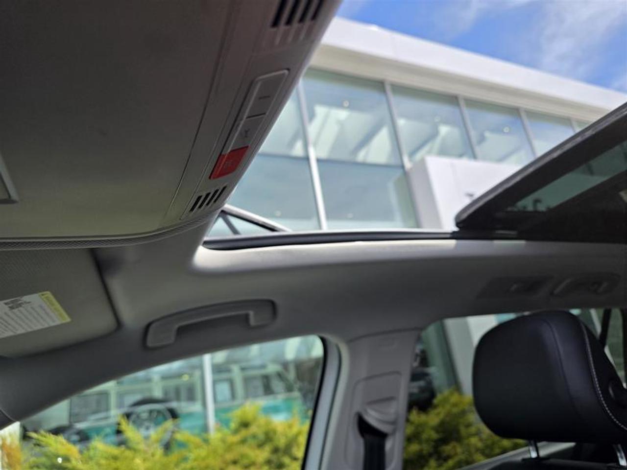 2022 Volkswagen Tiguan Comfortline 2.0T 8sp at w/Tip 4M Photo