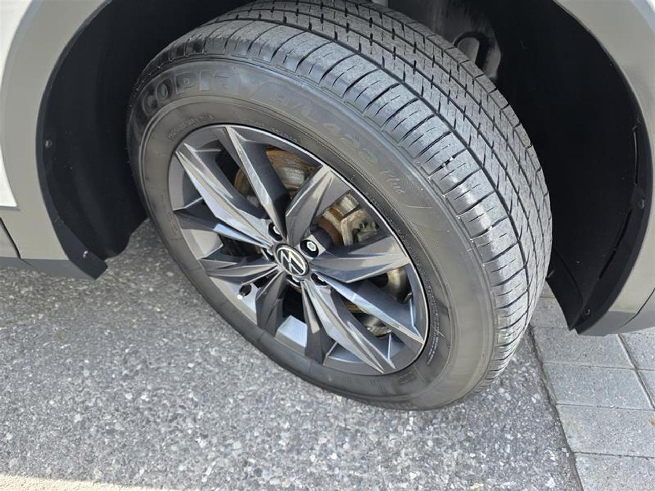 2022 Volkswagen Tiguan Comfortline 2.0T 8sp at w/Tip 4M Photo