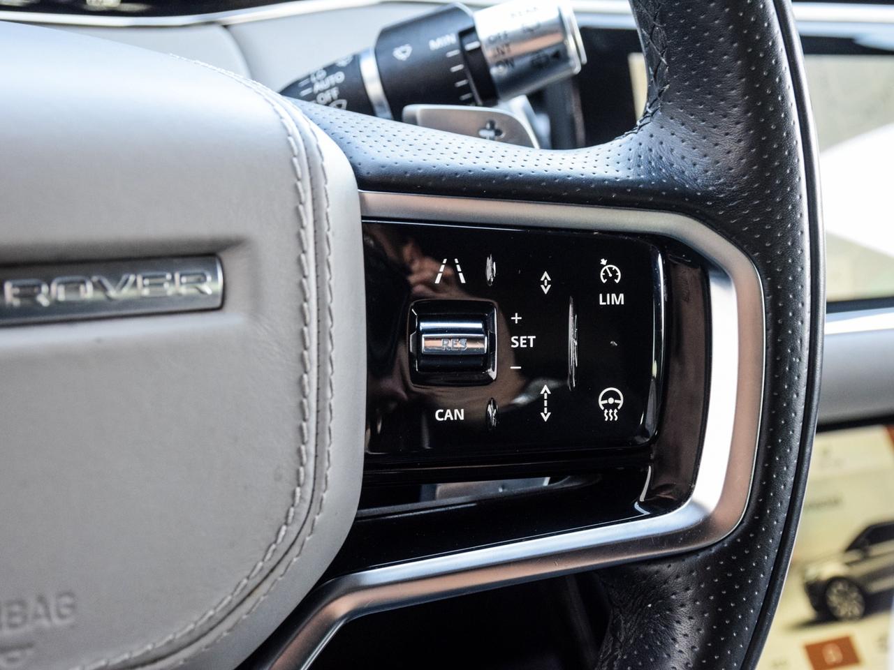 2022 Land Rover Range Rover Evoque P250 R-Dynamic SE Photo