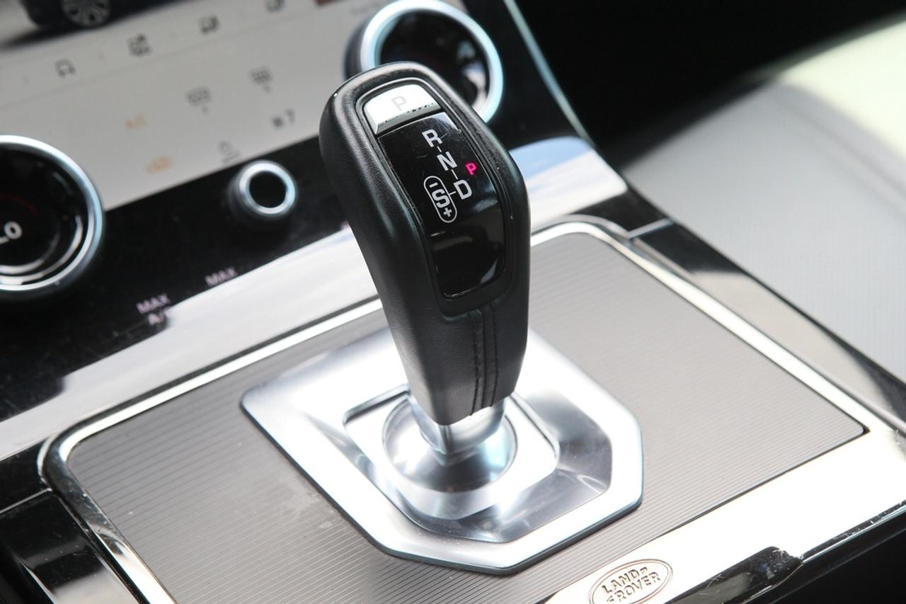 2022 Land Rover Range Rover Evoque SE P250 R-DYNAMIC Photo