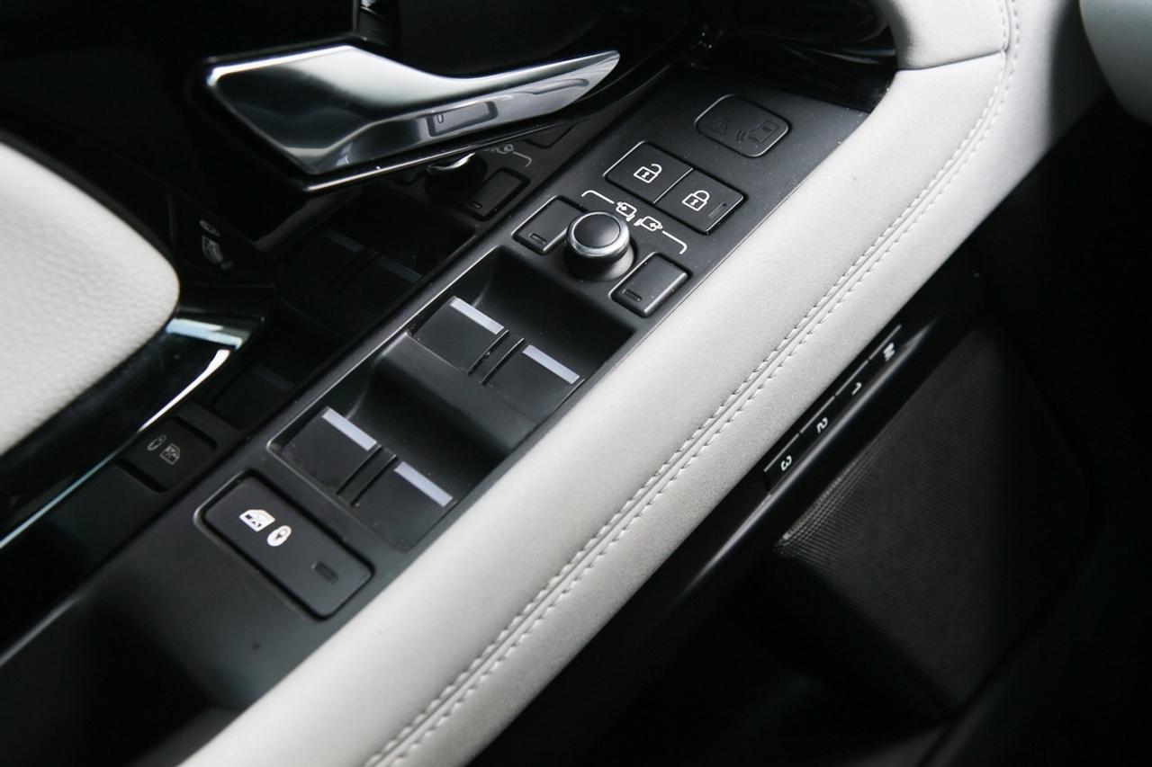 2022 Land Rover Range Rover Evoque SE P250 R-DYNAMIC Photo