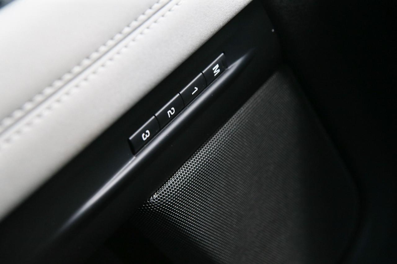 2022 Land Rover Range Rover Evoque SE P250 R-DYNAMIC Photo