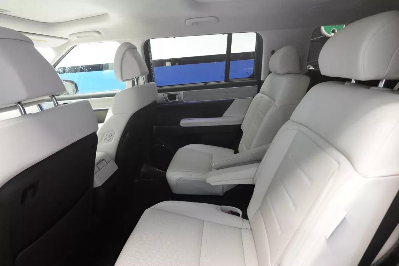 2026 Hyundai Santa Fe Hybrid ULTIMATE   HEATES SEATS   COOLED SEATS   HYBRID Photo