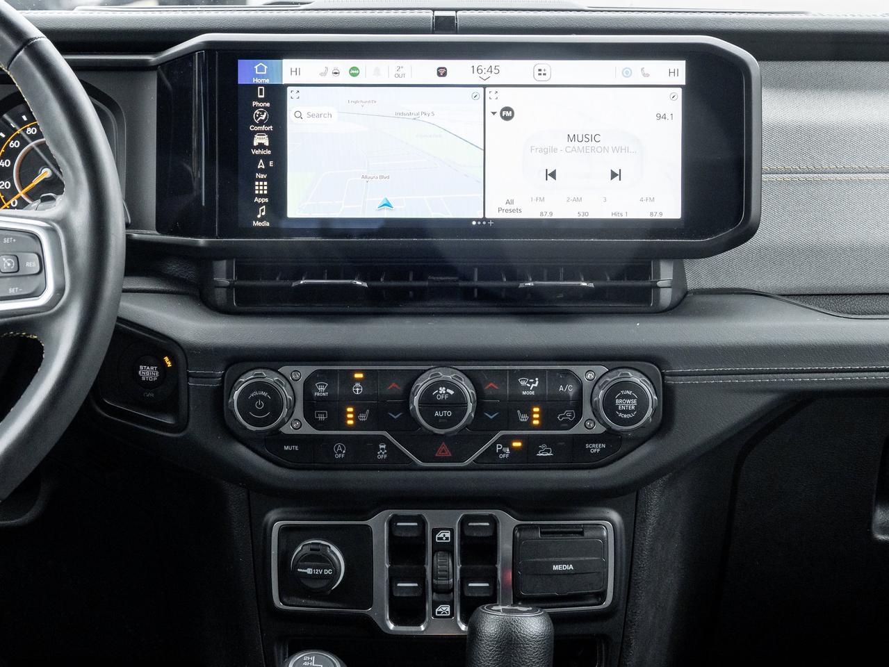 2024 Jeep Wrangler Sahara Photo