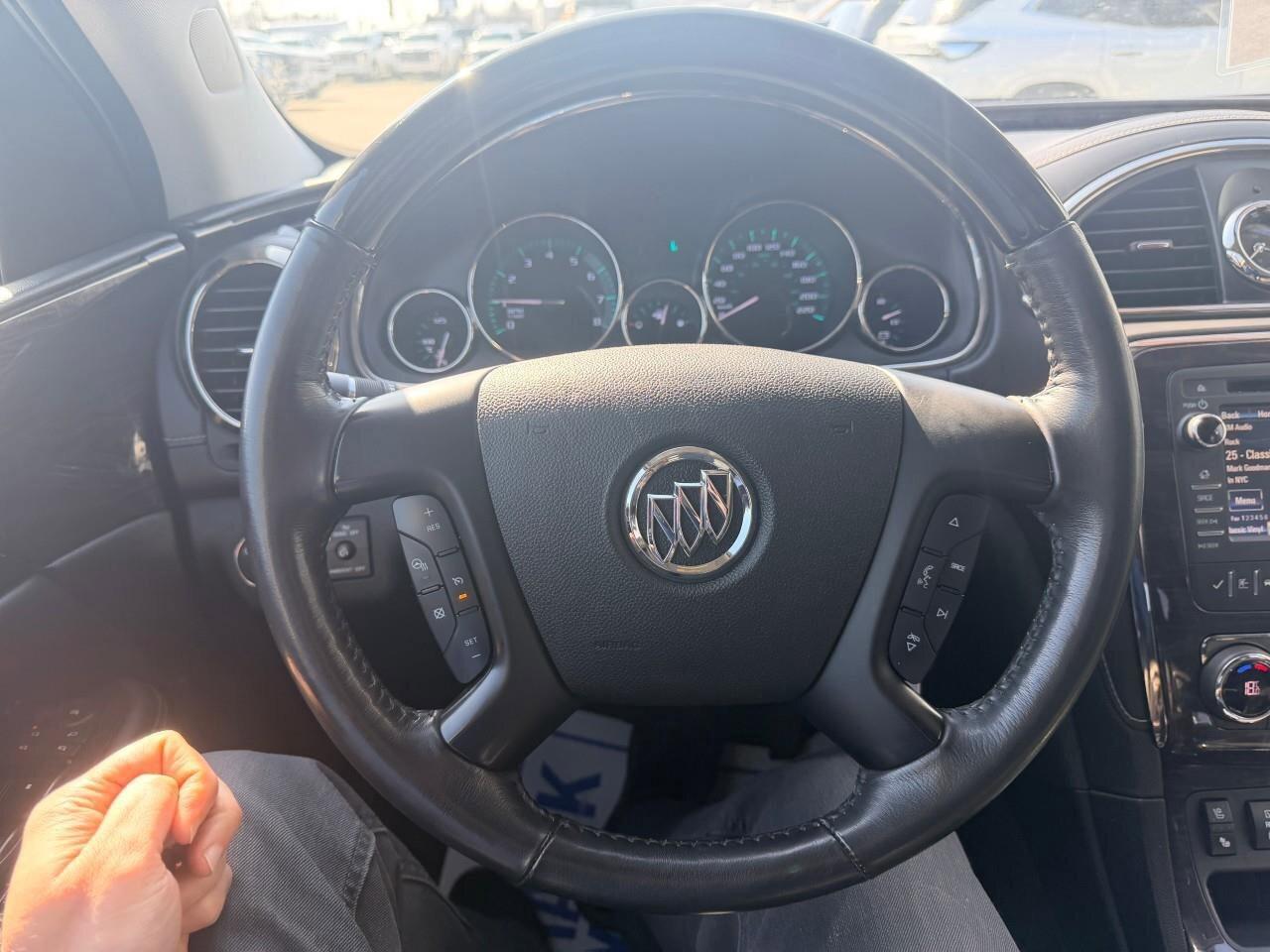 2017 Buick Enclave PremiumPREMIUM, 3.6L V6, AWD, ALLOYS, LEATHER, LOW Photo