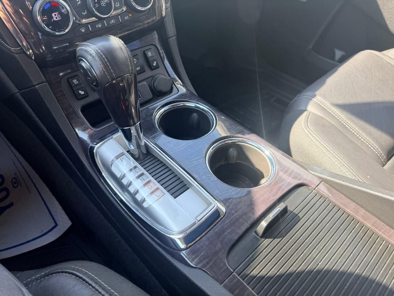 2017 Buick Enclave PremiumPREMIUM, 3.6L V6, AWD, ALLOYS, LEATHER, LOW Photo