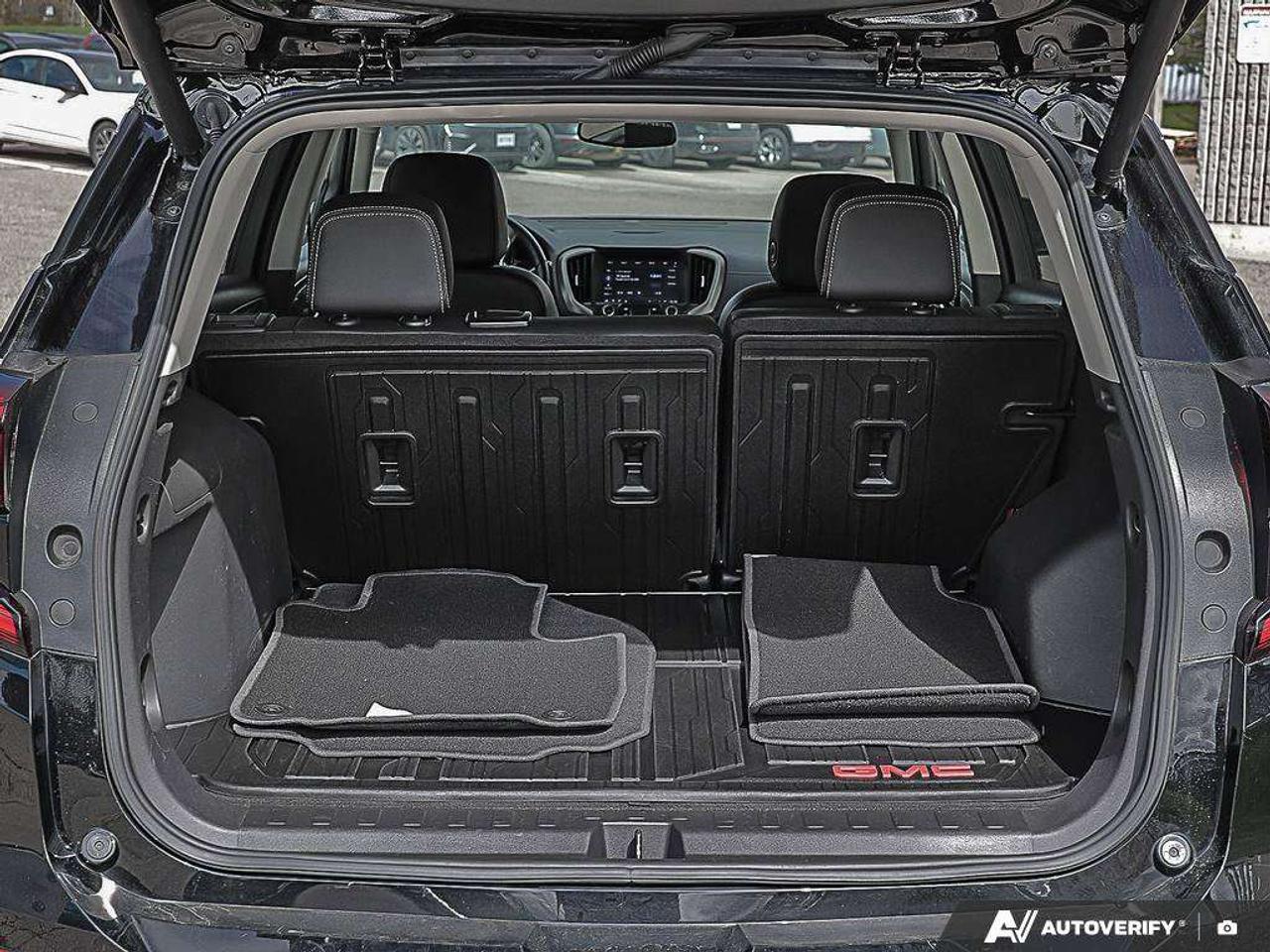 2023 GMC Terrain DENALI, ACCIDENT-FREE, SUNROOF, APPLE CARPLAY Photo