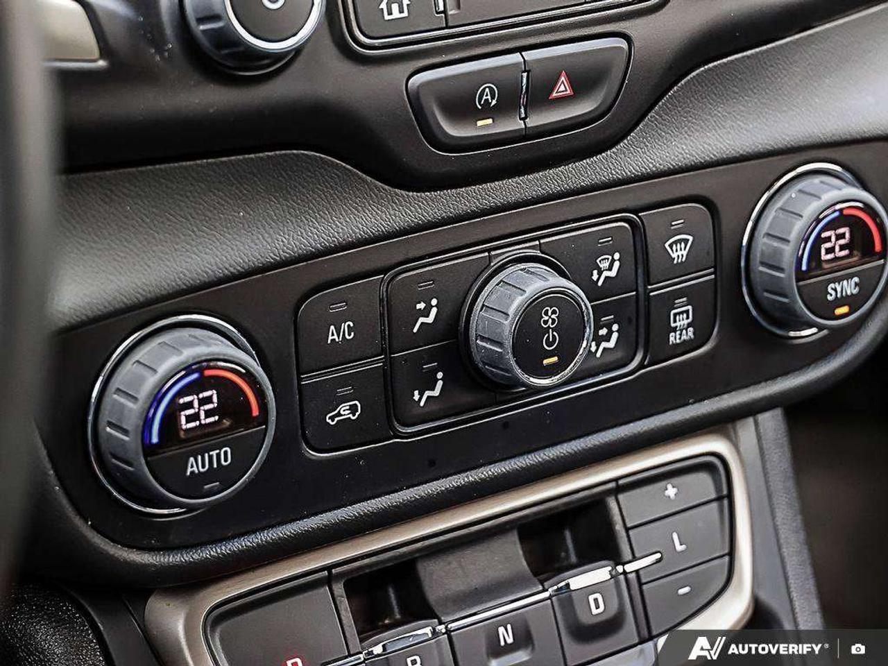 2023 GMC Terrain DENALI, ACCIDENT-FREE, SUNROOF, APPLE CARPLAY Photo