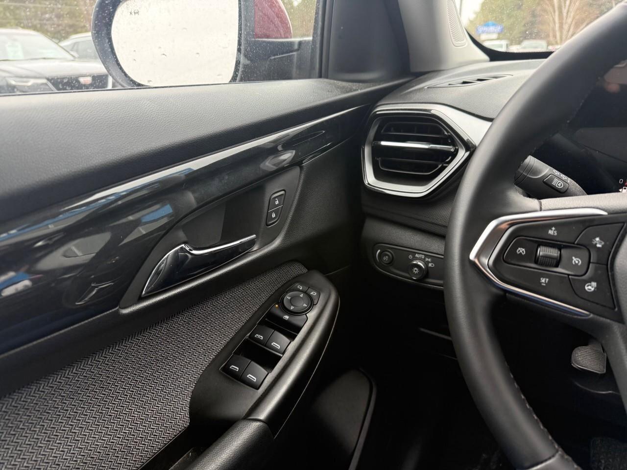 2025 Chevrolet TrailBlazer LT   LANE ASSIST. CRUISE CONTROL. REMOTE START. Photo