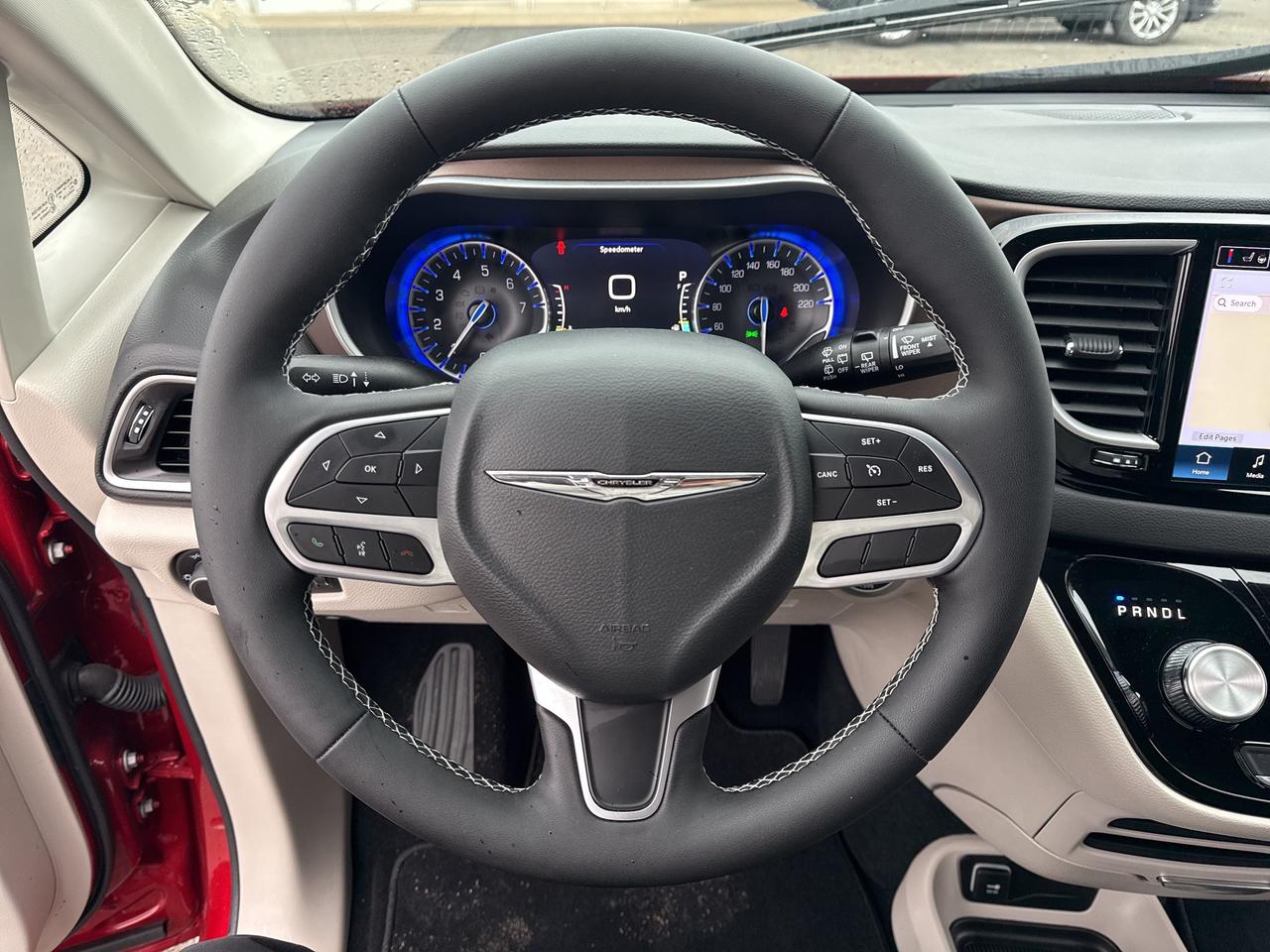 2024 Chrysler Grand Caravan SXT-Nav-Htd seat/wheel Photo