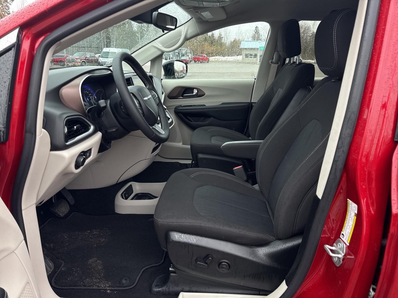 2024 Chrysler Grand Caravan SXT-Nav-Htd seat/wheel Photo