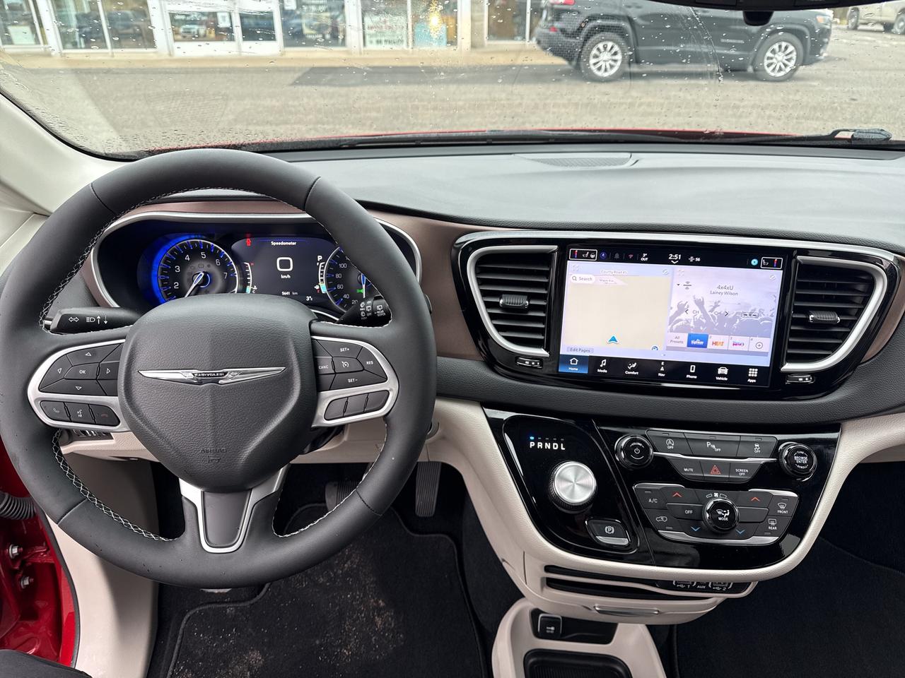 2024 Chrysler Grand Caravan SXT-Nav-Htd seat/wheel Photo