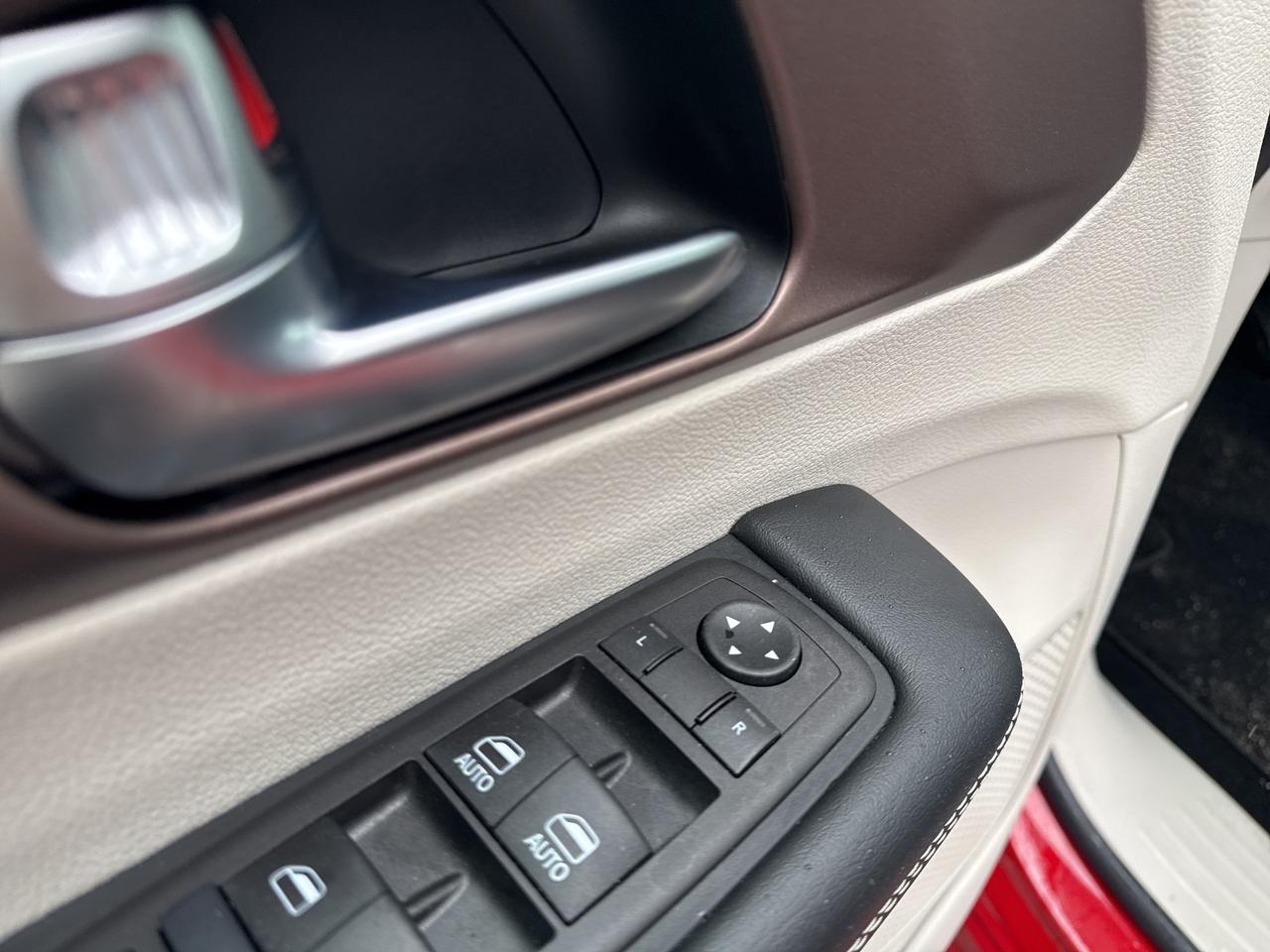 2024 Chrysler Grand Caravan SXT-Nav-Htd seat/wheel Photo