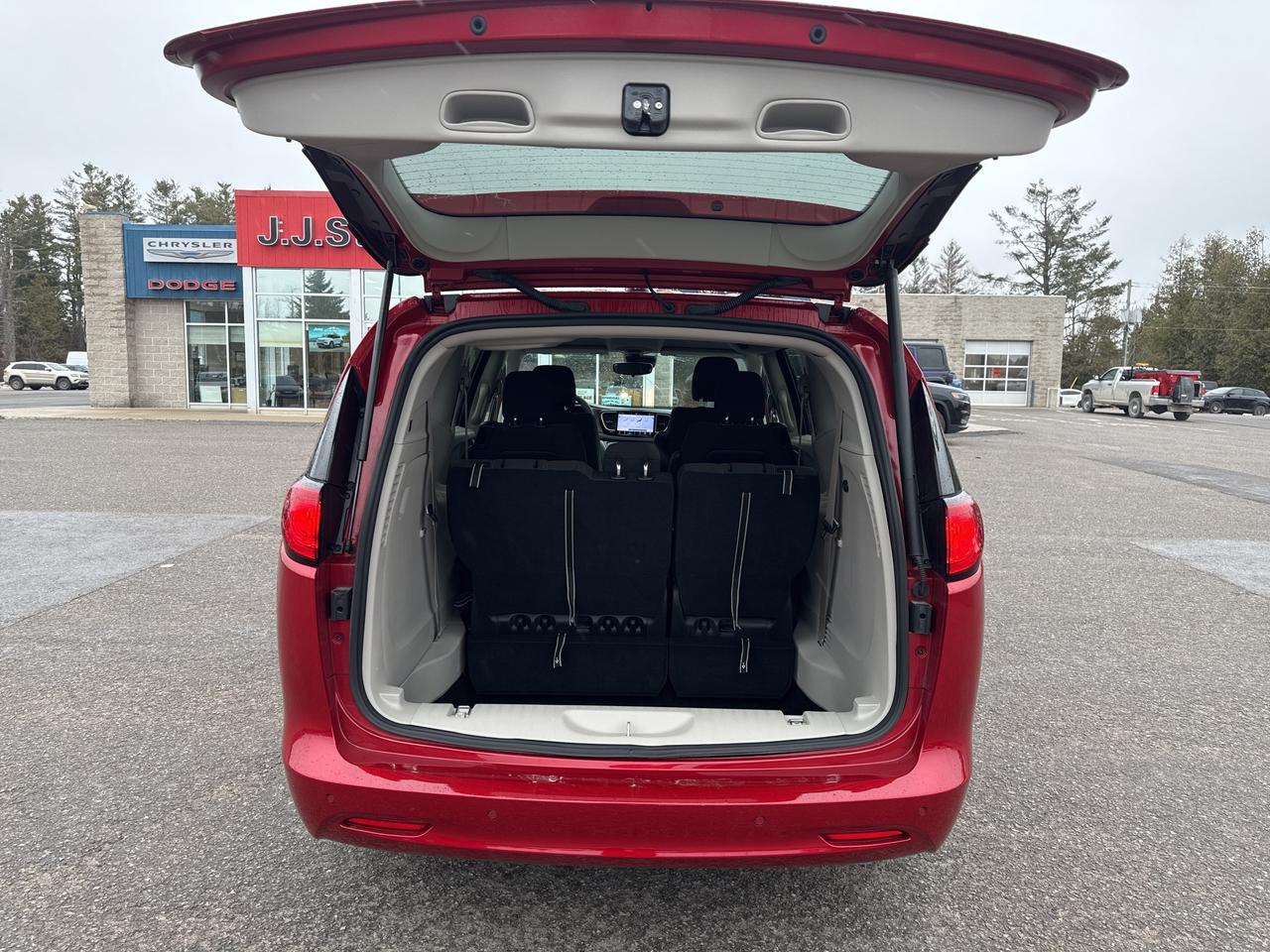 2024 Chrysler Grand Caravan SXT-Nav-Htd seat/wheel Photo