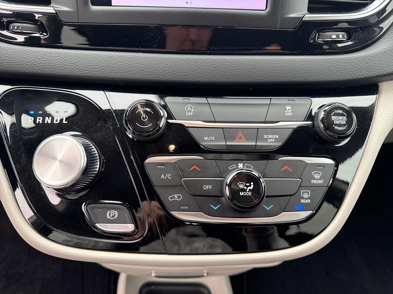 2024 Chrysler Grand Caravan SXT- Htd Seats/Wheel-Remote start Photo