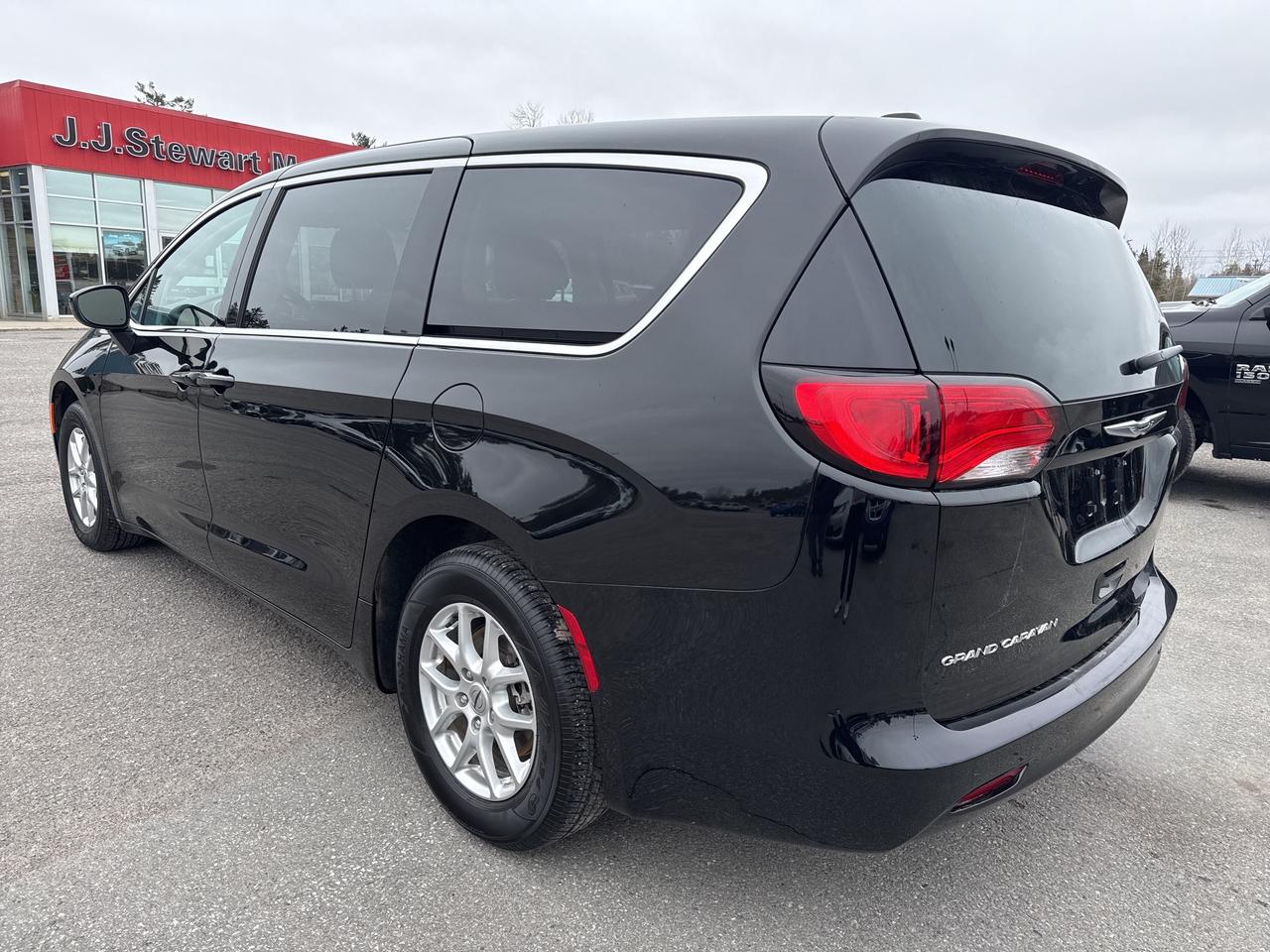 2024 Chrysler Grand Caravan SXT- Htd Seats/Wheel-Remote start Photo