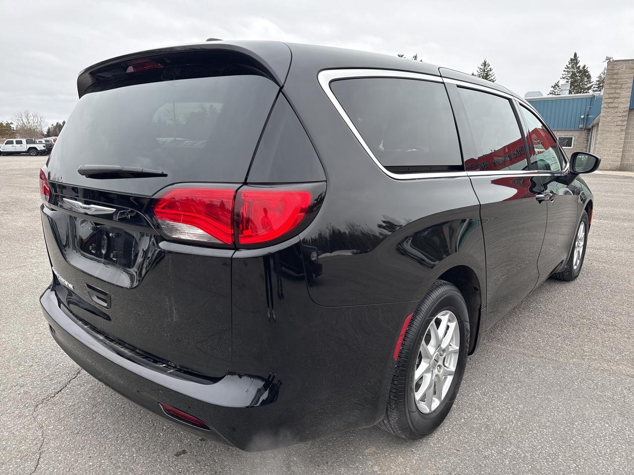 2024 Chrysler Grand Caravan SXT- Htd Seats/Wheel-Remote start Photo