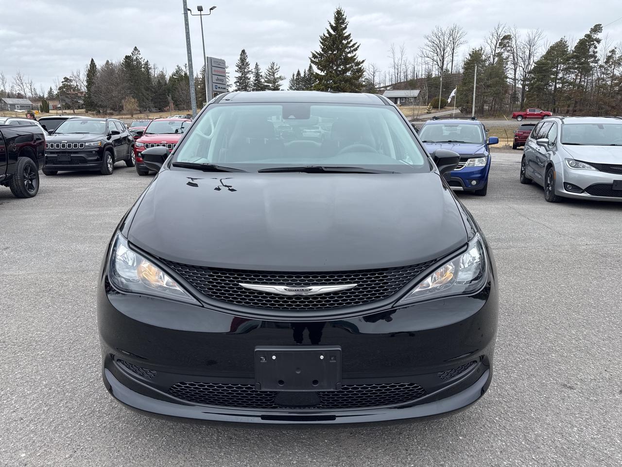 2024 Chrysler Grand Caravan SXT- Htd Seats/Wheel-Remote start Photo