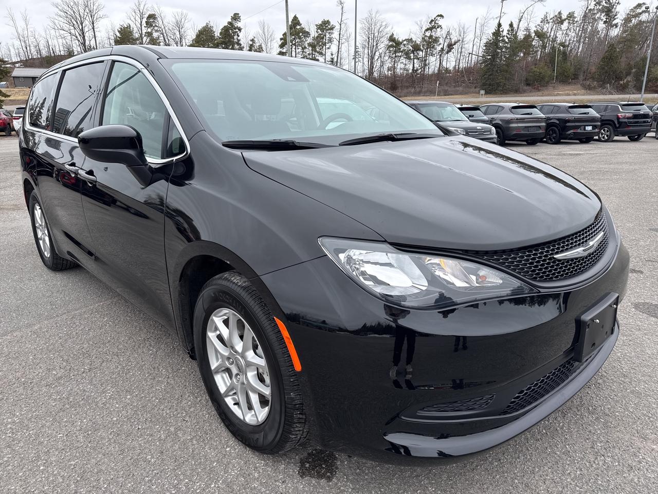 2024 Chrysler Grand Caravan SXT- Htd Seats/Wheel-Remote start Photo